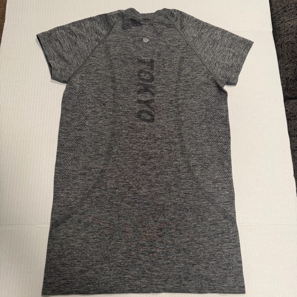 Lululemon Swiftly Tech Short-Sleeve Shirt 2.0 Hip Length
Tokyo, *FLAW*, Size 6 - Picture 3 of 8